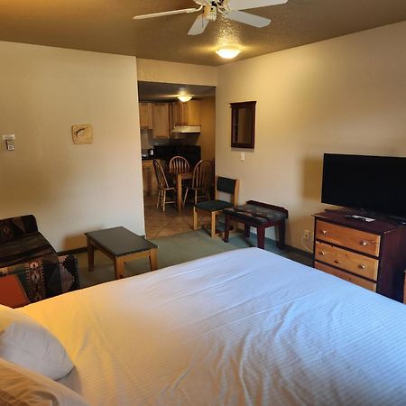 Waterton Lakes Lodge Resort エクステリア 写真