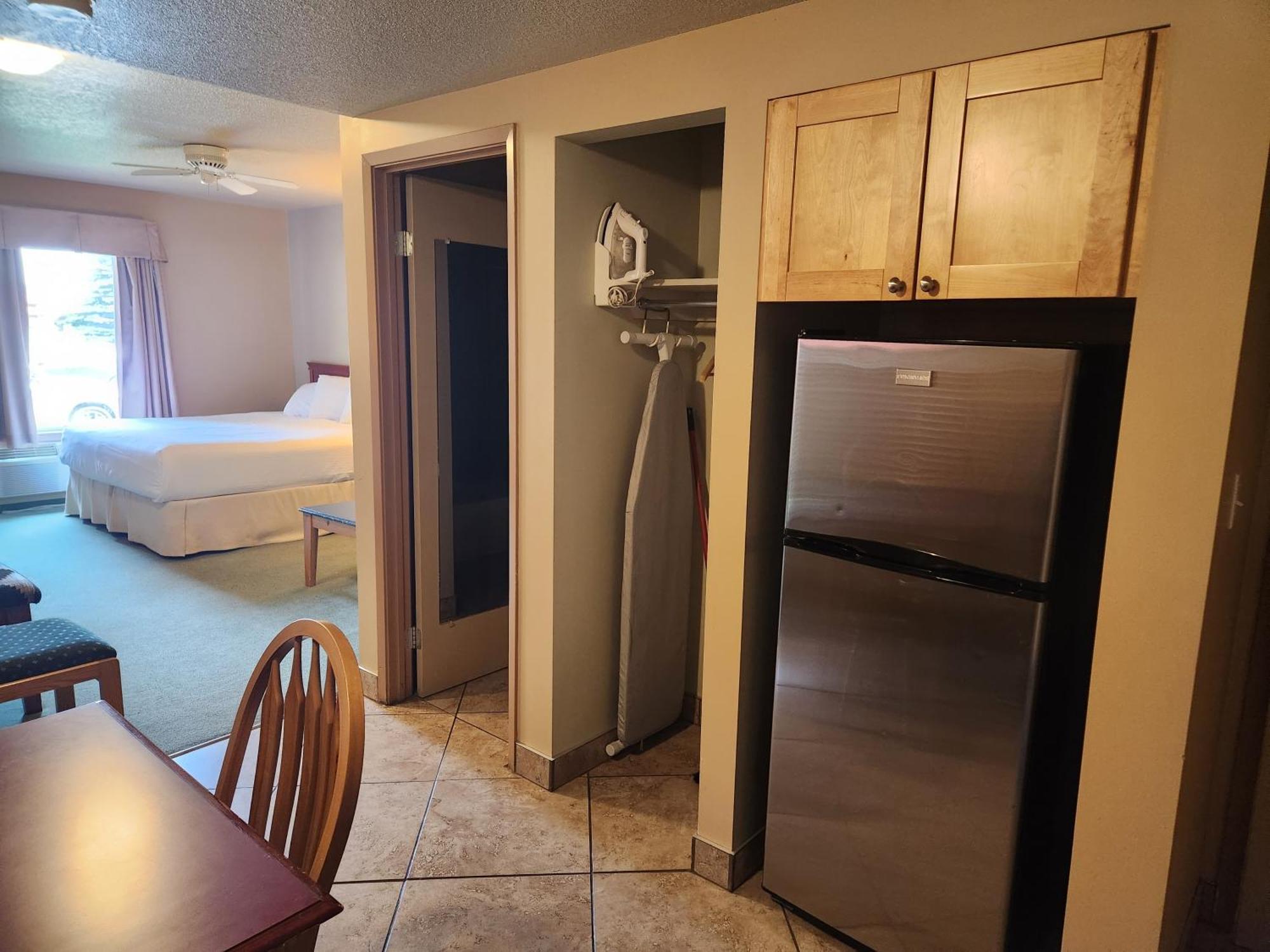 Waterton Lakes Lodge Resort エクステリア 写真