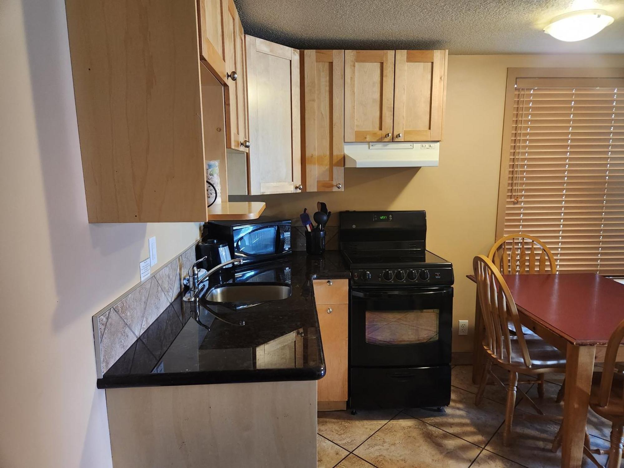 Waterton Lakes Lodge Resort エクステリア 写真