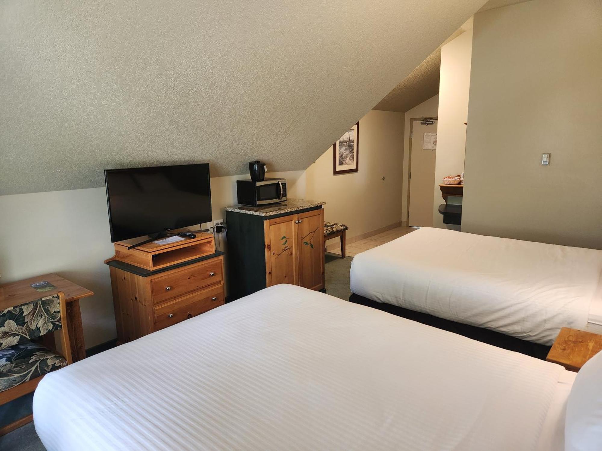 Waterton Lakes Lodge Resort エクステリア 写真