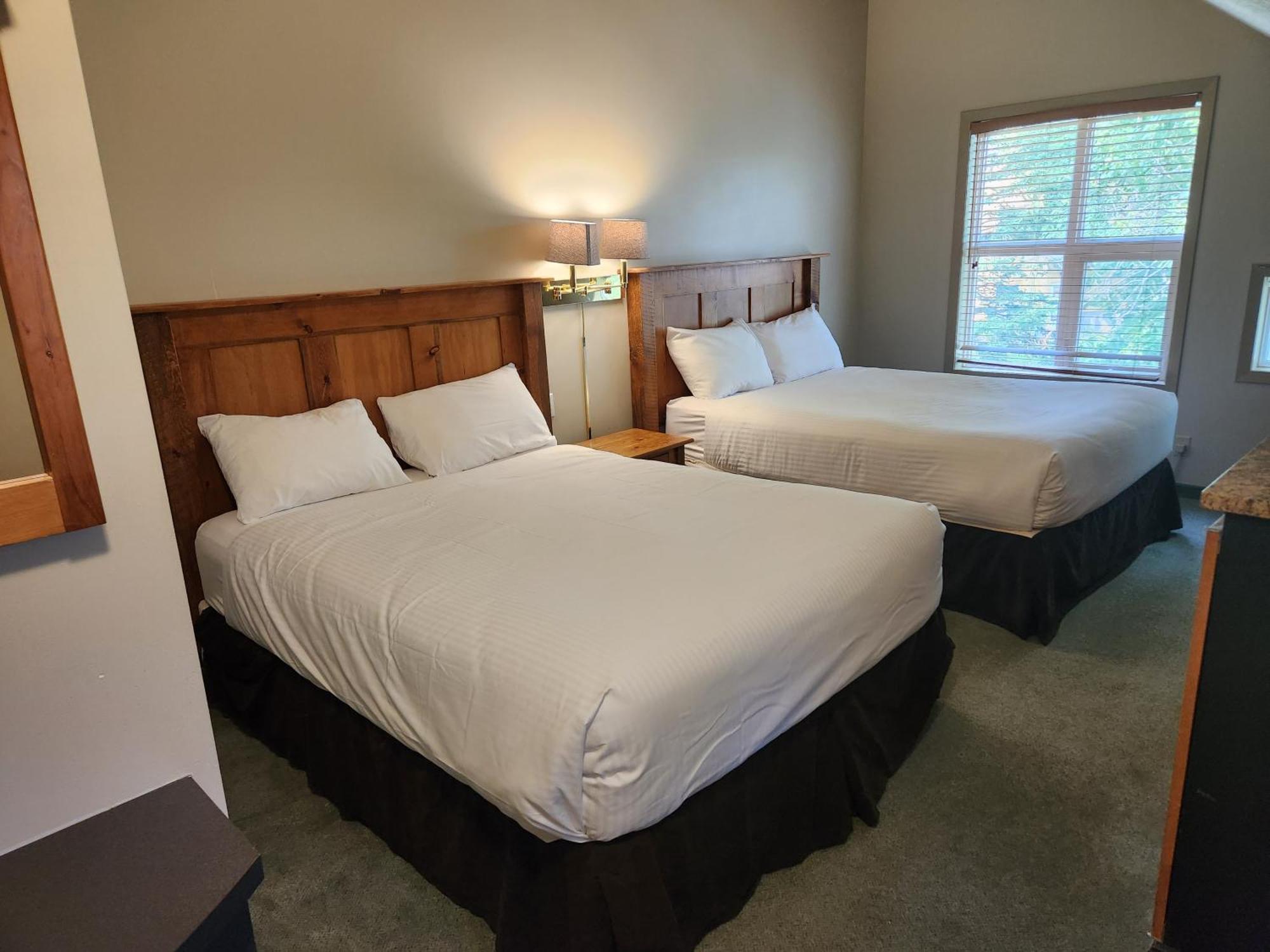 Waterton Lakes Lodge Resort エクステリア 写真