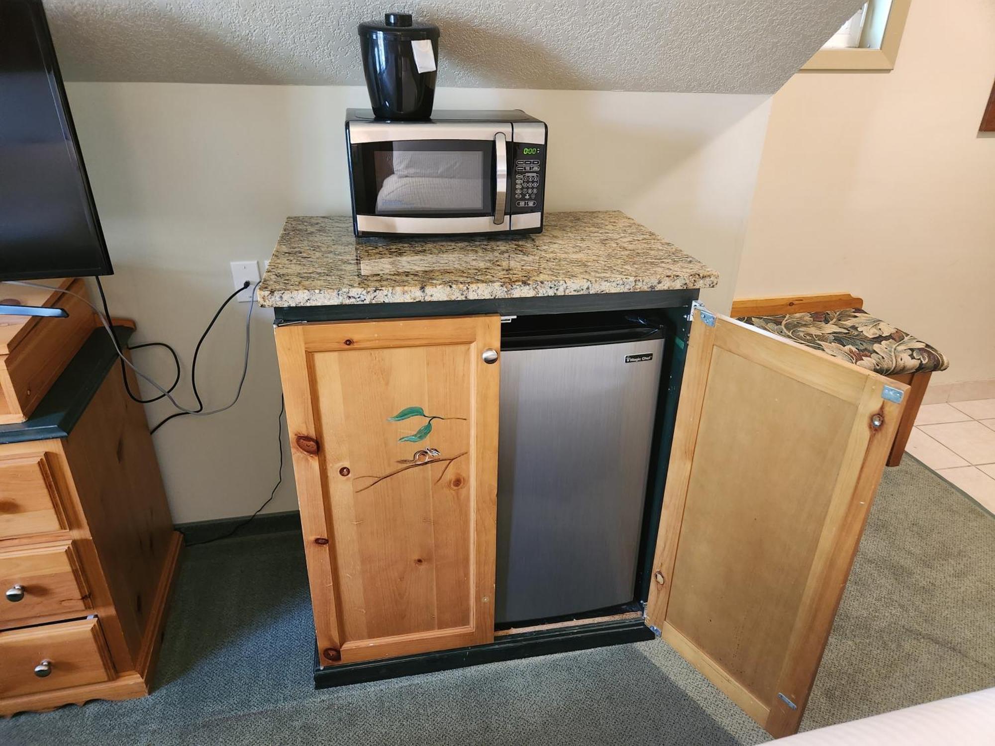 Waterton Lakes Lodge Resort エクステリア 写真