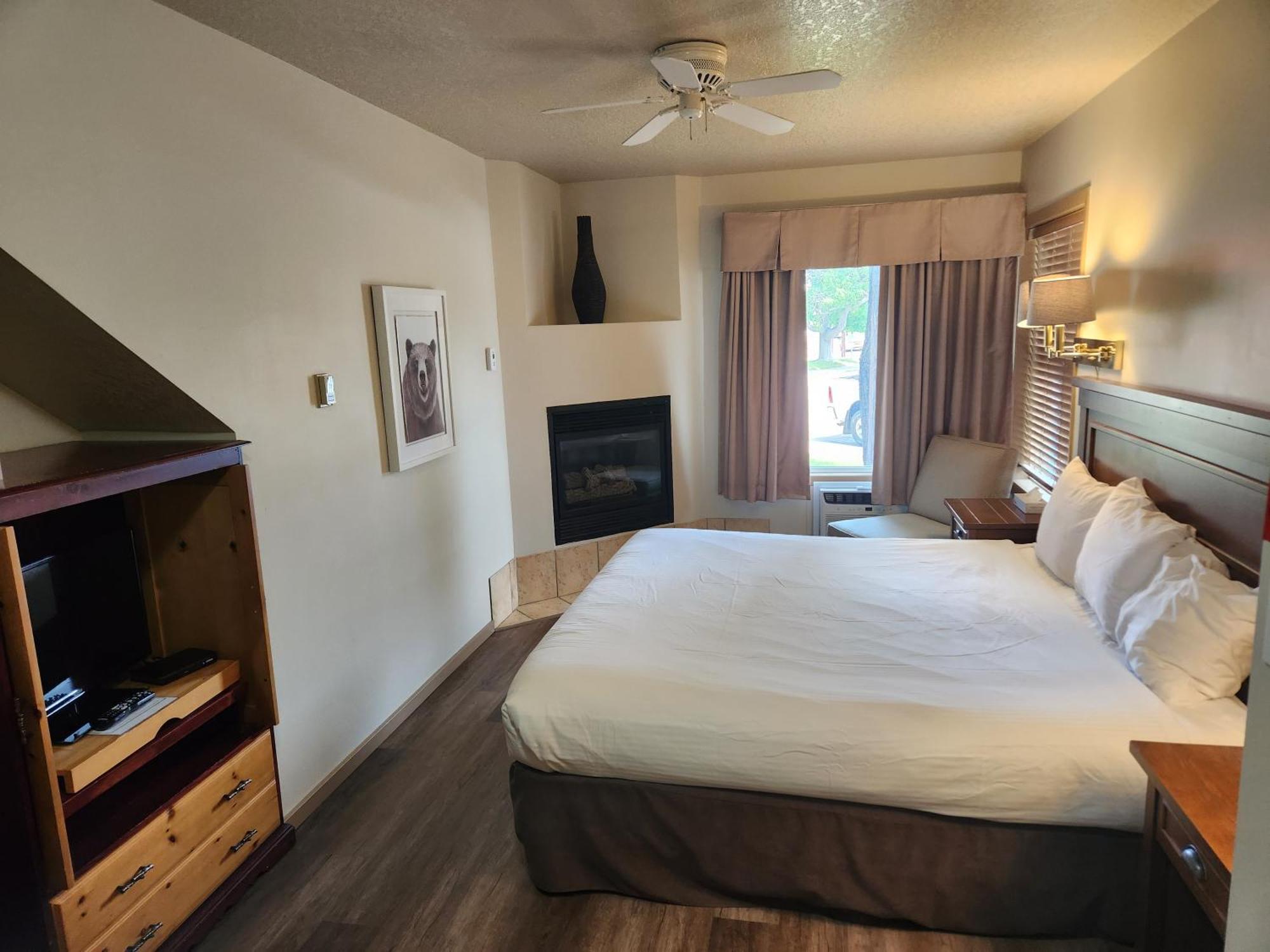 Waterton Lakes Lodge Resort エクステリア 写真