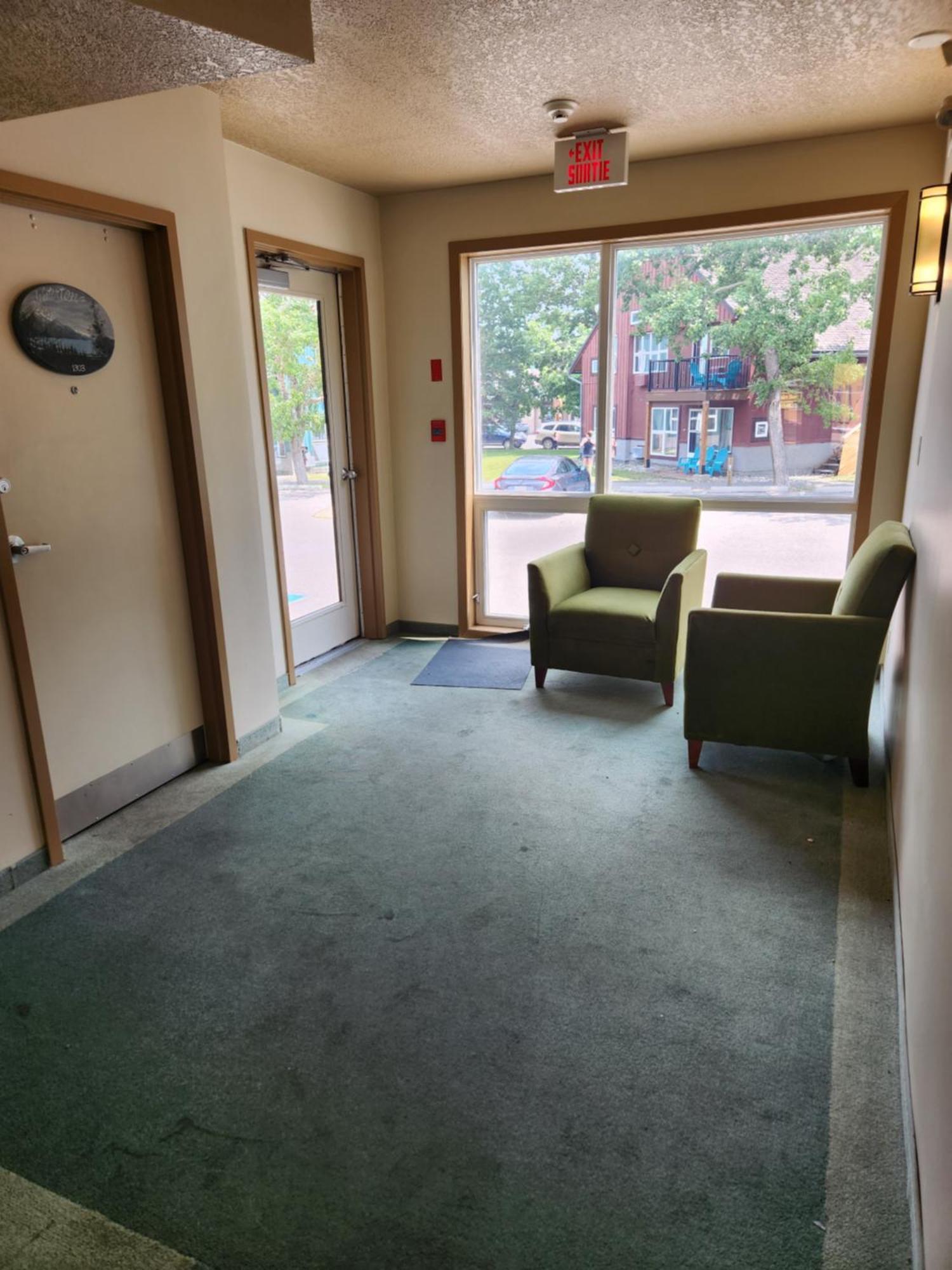 Waterton Lakes Lodge Resort エクステリア 写真