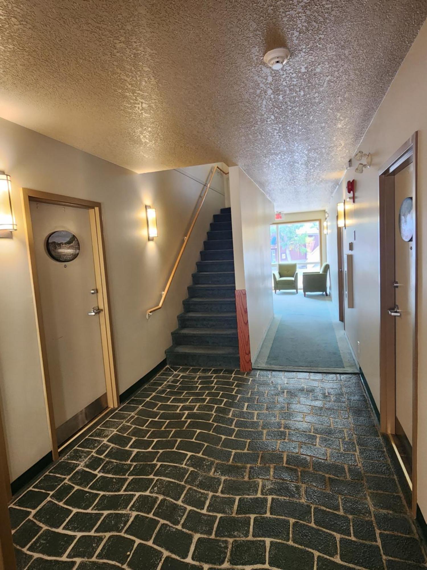 Waterton Lakes Lodge Resort エクステリア 写真