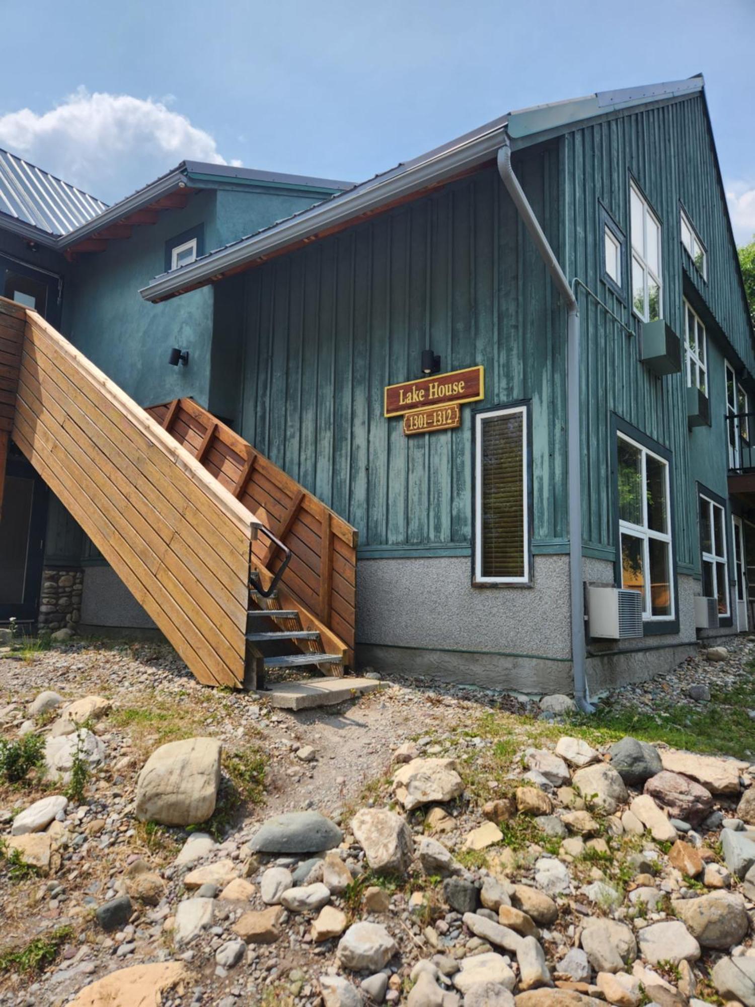Waterton Lakes Lodge Resort エクステリア 写真