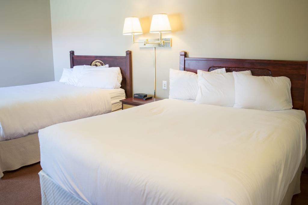 Waterton Lakes Lodge Resort エクステリア 写真