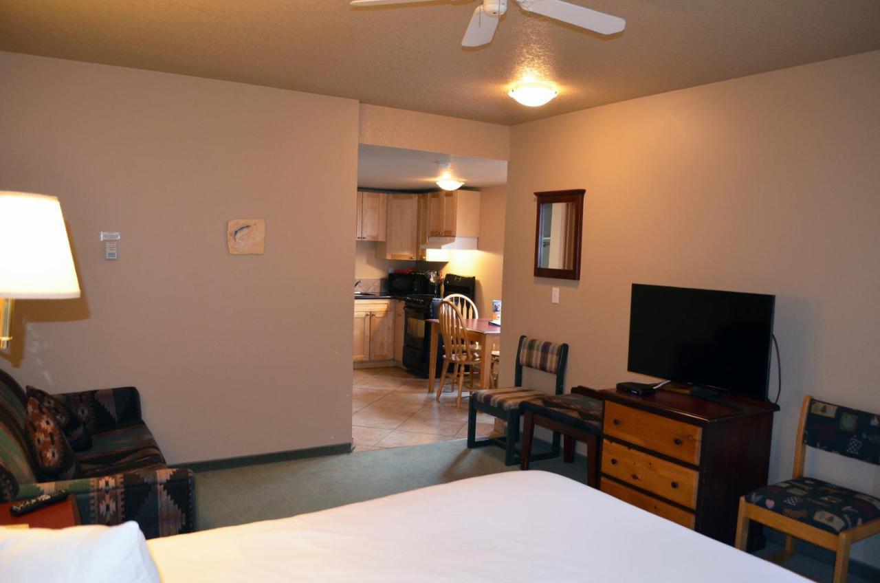 Waterton Lakes Lodge Resort エクステリア 写真