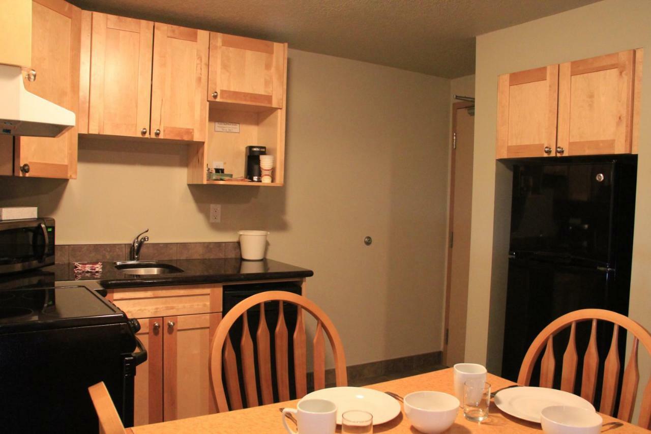 Waterton Lakes Lodge Resort エクステリア 写真