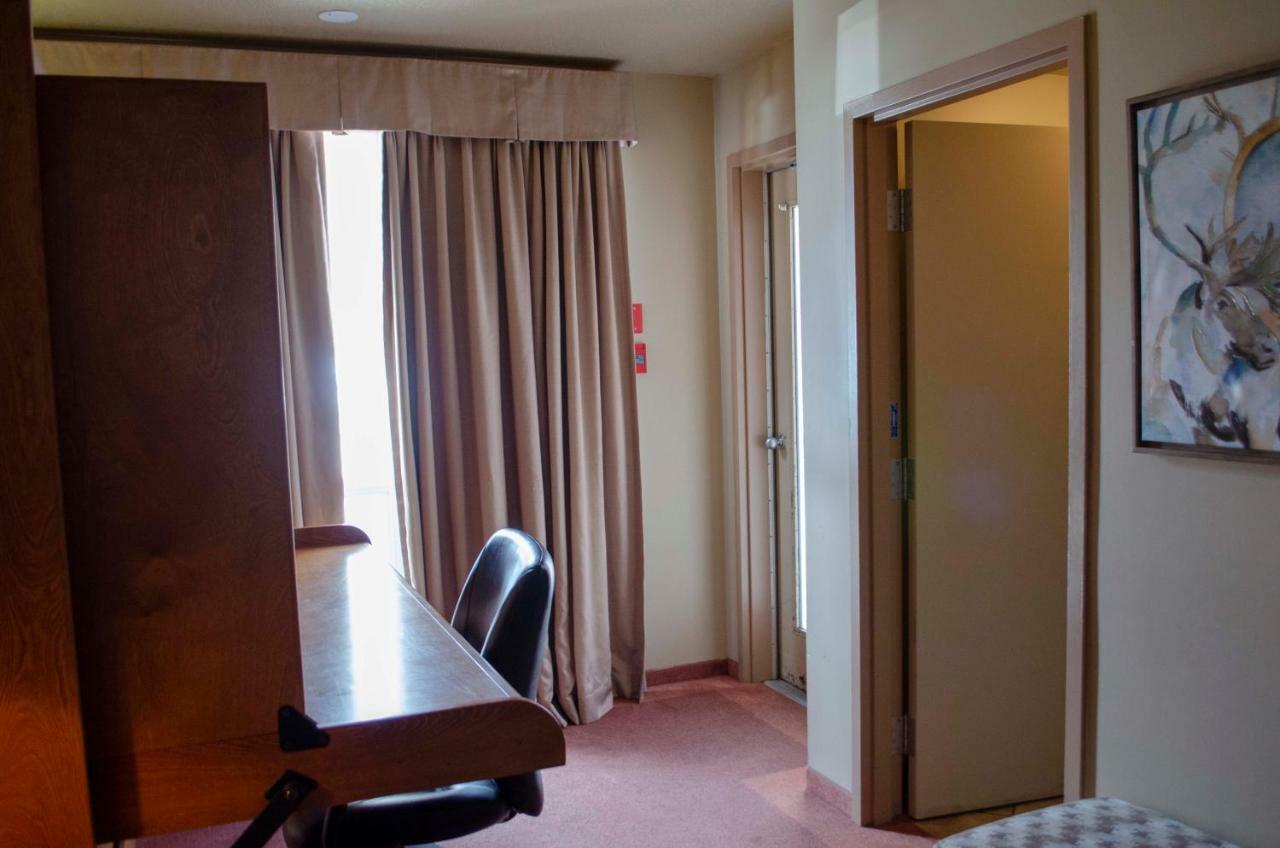 Waterton Lakes Lodge Resort エクステリア 写真