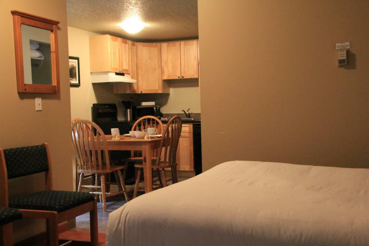 Waterton Lakes Lodge Resort エクステリア 写真