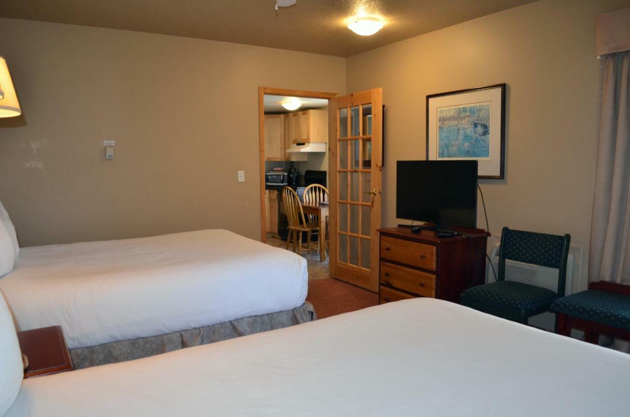 Waterton Lakes Lodge Resort エクステリア 写真