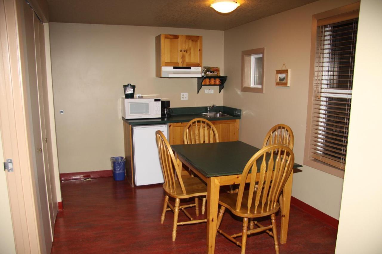 Waterton Lakes Lodge Resort エクステリア 写真