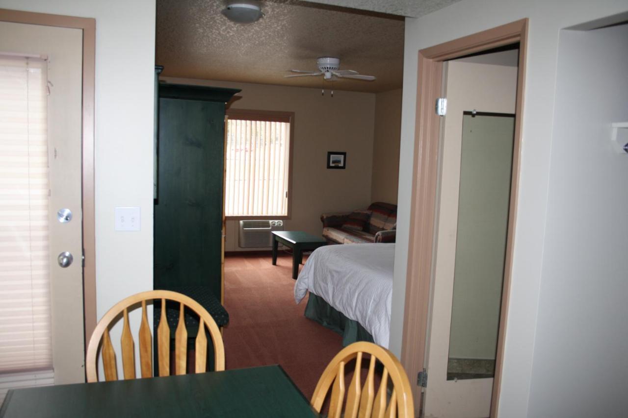 Waterton Lakes Lodge Resort エクステリア 写真